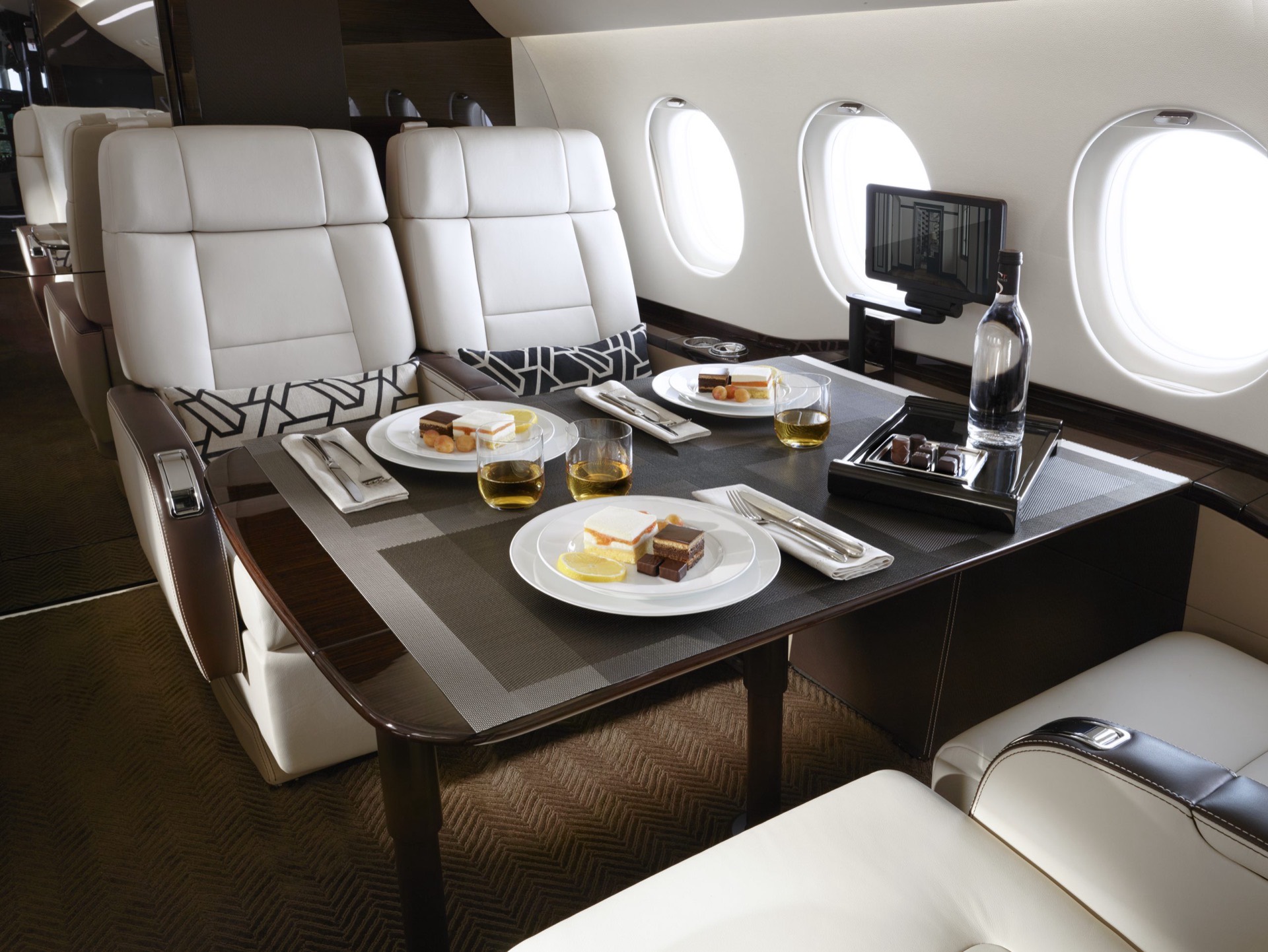 Dassault Falcon 2000LXS — conseil en aviation d'affaires Altinium